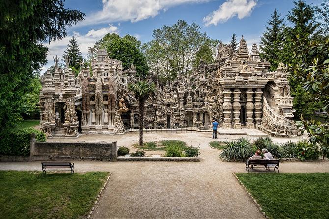 Cartero pasó 33 años construyendo este templo con piedras que encontró