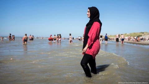 globo Persona con experiencia Gratificante Burkini: el traje de baño musulmán para mujeres que causa polémica en  Francia