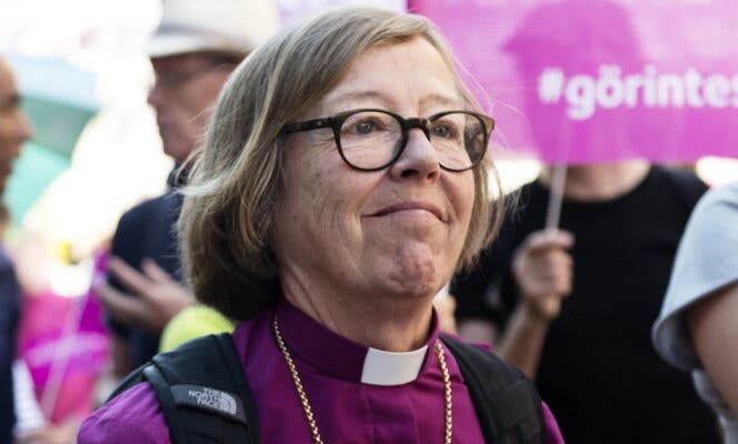 La teóloga Eva Brunne, la primera mujer abiertamente lesbiana ordenada obispo de la Iglesia Luterana de Suecia