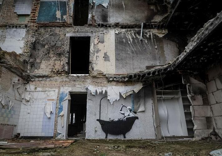 Mural de Banksy en Horenka, Ucrania (Gleb Garanich/Reuters)