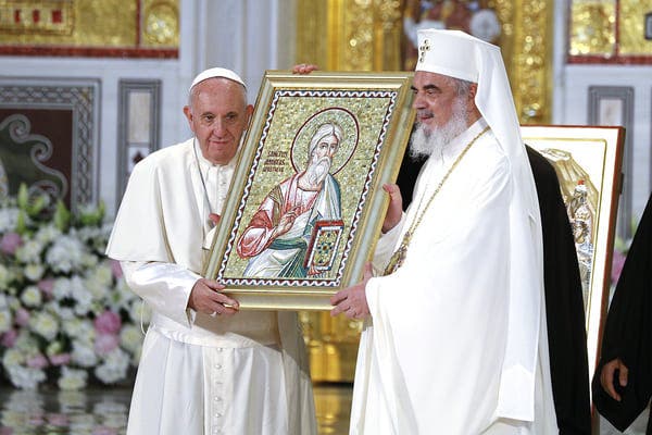 El papa Francisco y el patriarca de la Iglesia ortodoxa rumana Daniel III