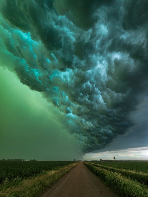 ¿Estela química o tormenta? Raro fenómeno tiñe de verde los cielos de Dakota del Sur