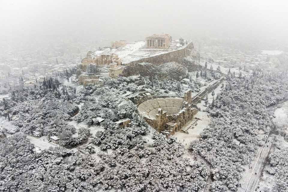 Nieve en el Partenón (2022)