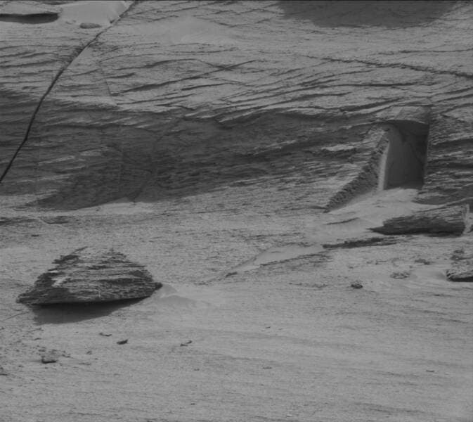 Vehículo Curiosity capta esta misteriosa puerta en Marte